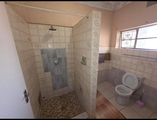 13 BEDROOM HOUSE FOR SALE IN KEMPTON PARK CENTRAL